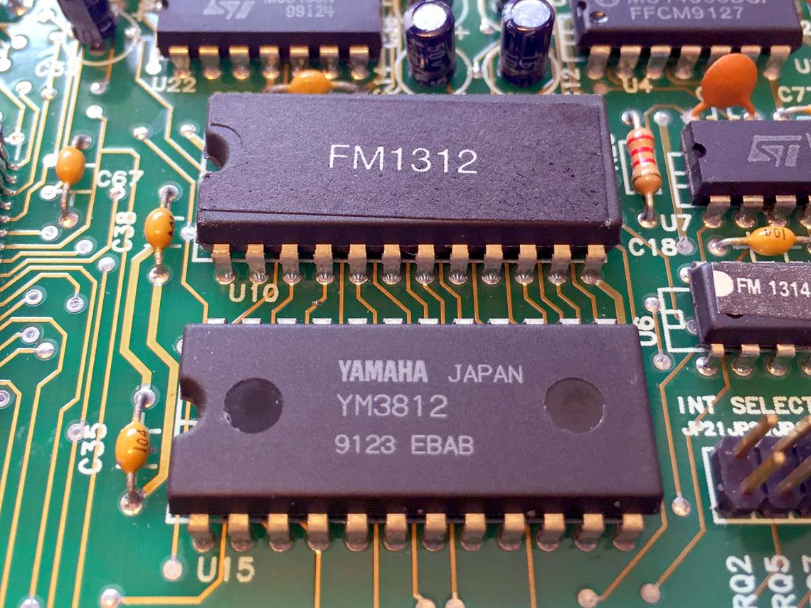 YM3812とFM1312（どちらもOPL2）